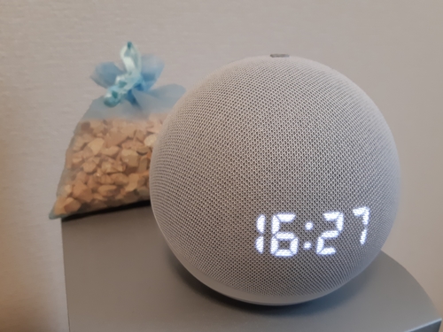 Amazonのスマートスピーカー「Echo Dot」のイメージ